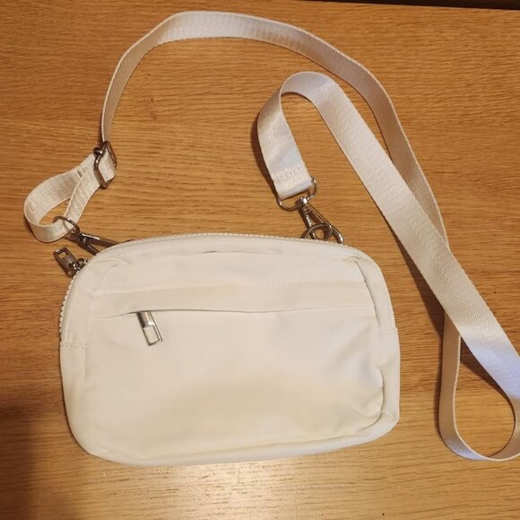 Women's Crossbody Bag/ Fanny Pack with Adjustable Strap ~NEW - Picture 2 of 5